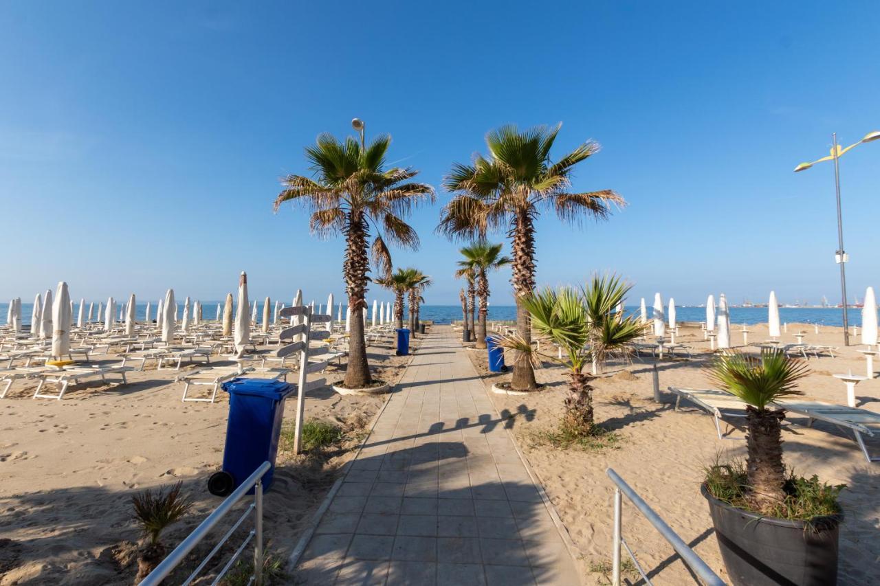 Comfortable Apartment Next To The Beach ドゥラス エクステリア 写真