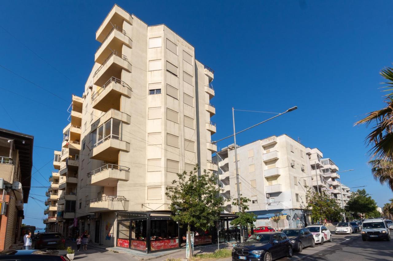 Comfortable Apartment Next To The Beach ドゥラス エクステリア 写真